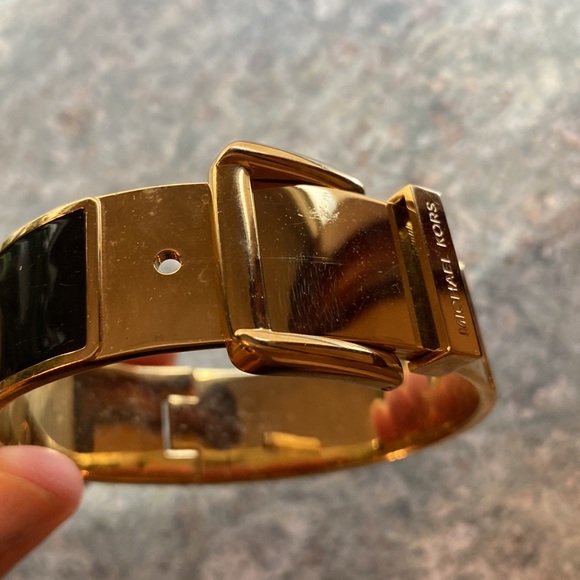 Michael Kors ADJUSTABLE SIZE Wide Buckle Bangle Gold SS, enamel - Picture 13 of 15